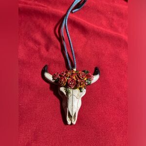 Flowers steer necklace